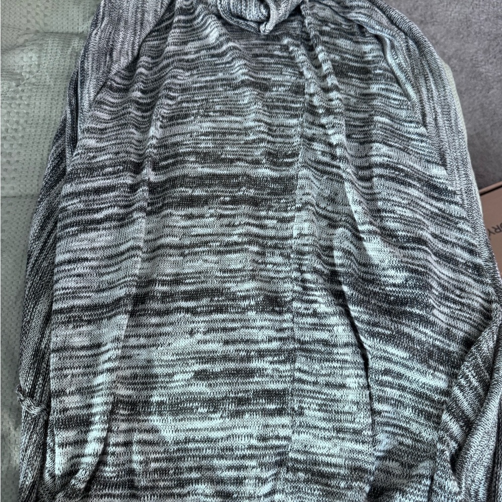 Forever 21 Black and White Knit Sweater